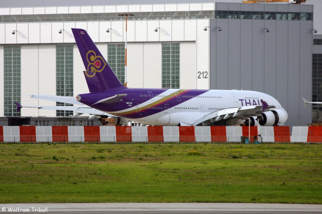 Der erste Airbus A380-841 von THAI AIRWAYS INTERNATIONAL mit der