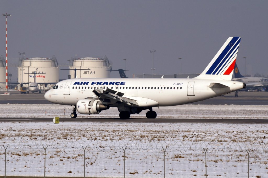 Ein Airbus A-319-111 von Air France mit der Kennung F-GRHY aufgenommen am 17.02.2010 auf dem Flughafen Stuttgart.