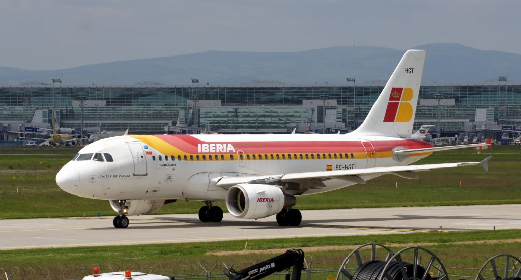 Ein Airbus A319-111 von Iberia mit der Kennung EC-HGT mit dem Taufnamen Icnitas de Enciso aufgenommen am 22.05.2010 auf dem Flughafen Frankfurt am Main