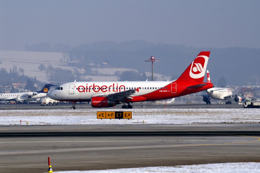 Ein Airbus A319-112 von Belair Airlines mit der Kennung HB-IOX aufgenommen am 16.02.2010 auf dem Flughafen Zrich