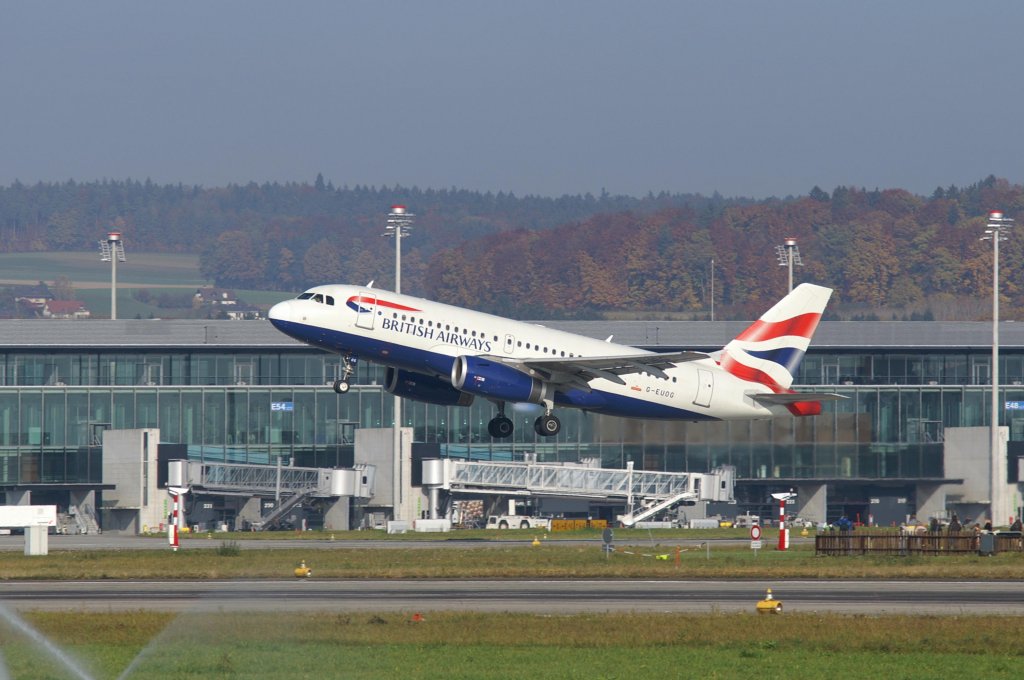 Ein Airbus A319-131 von British Airways mit der Kennung G-EUOG aufgenommen am 01.11.2007 auf dem Flughafen Zrich