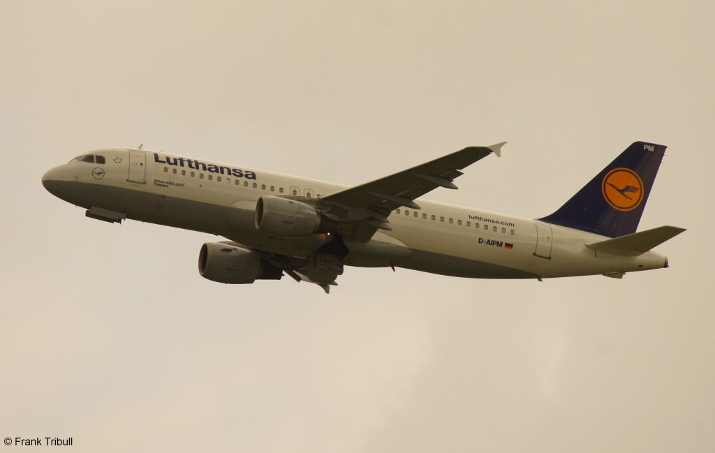 Ein Airbus A320-211 von Lufthansa mit der Kennung D-AIPM mit dem Taufnamen Troisdorf aufgenommen am 24.06.2011 am Flughafen Mnchen