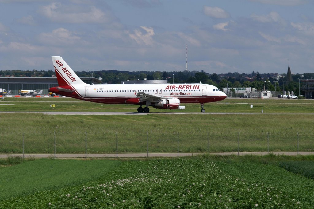 Ein Airbus A320-214 von Air Berlin mit der Kennung D-ABDP aufgenommen am 30.05.2009 auf dem Flughafen Stuttgart