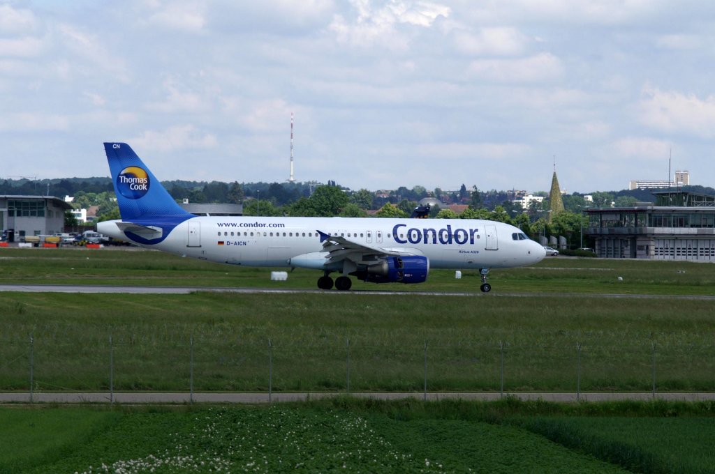 Ein Airbus A320-214 von Condor mit der Kennung D-AICN aufgenommen am 30.05.2009 auf dem Flughafen Stuttgart