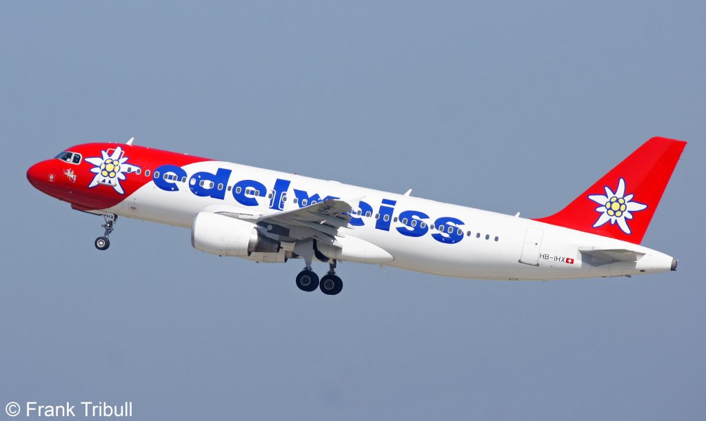 Ein Airbus A320-214 von Edelweiss Air mit der Kennung HB-IHX aufgenommen am 08.09.2012 auf dem Flughafen Zrich 