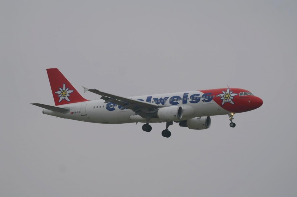 Ein Airbus A320-214 von Edelweiss Air mit der Kennung HB-IHX aufgenommen am 23.01.2010 auf dem Flughafen Zrich