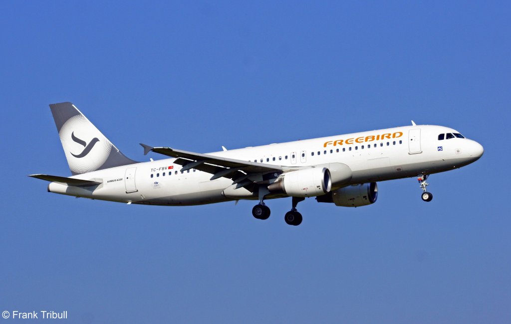 Ein Airbus A320-214 von Freebird Airlines mit der Kennung TC-FBV aufgenommen am 03.10.2011 auf dem Flughafen Zrich