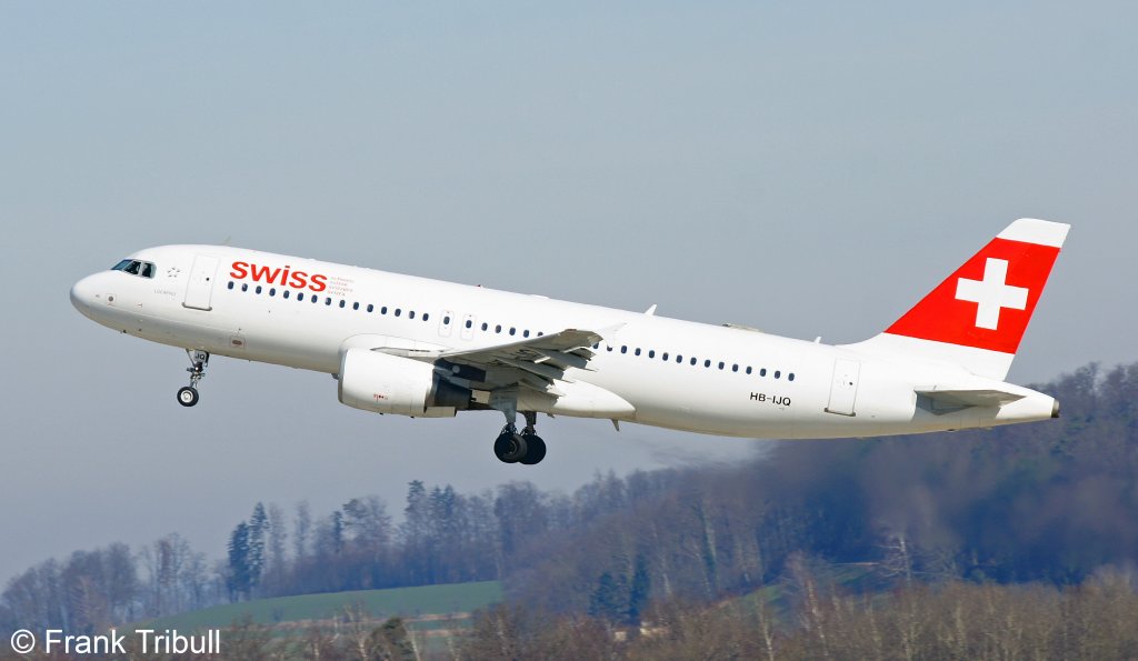 Ein Airbus A320-214 von Swiss International Air Lines mit der Kennung HB-IJQ aufgenommen am 16.03.2013 am Zricher Flughafen.  