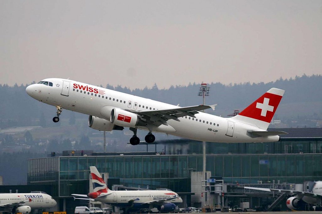 Ein  Airbus A320-214 von Swiss International Air Lines mit der Kennung HB-IJP aufgenommen am 23.01.2010 auf dem Flughafen Zrich