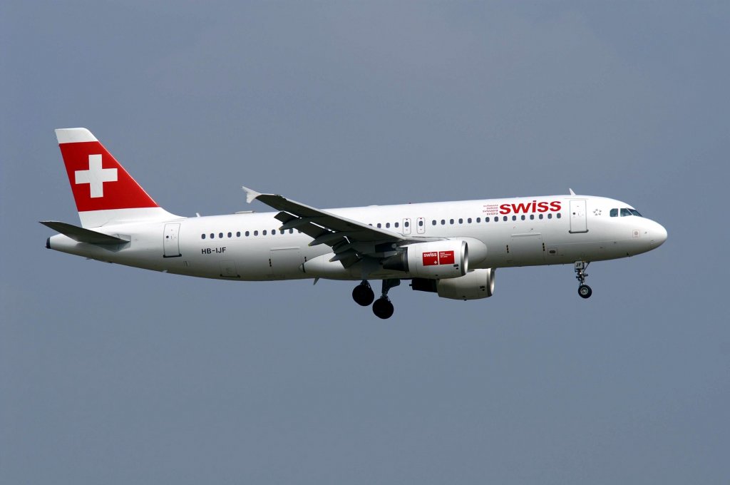 Ein Airbus A320-214 von Swiss International Air Lines mit der Kennung HB-IJF aufgenommen am 04.04.2009 am Zricher Flughafen.