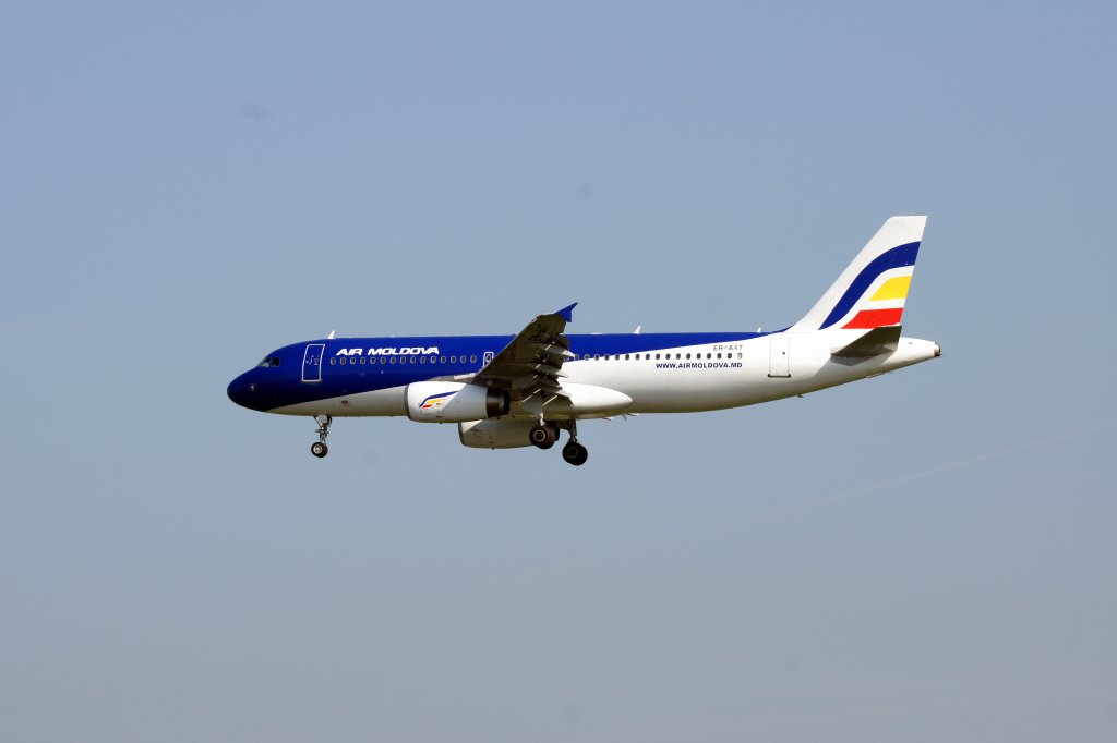 Ein Airbus A320-231 von Air Moldova mit der Kennung ER-AXT aufgenommen am 22.05.2010 auf dem Flughafen Frankfurt am Main