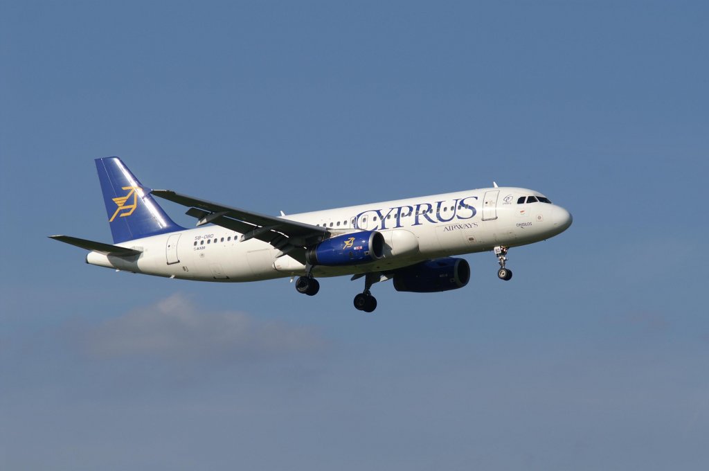Ein Airbus A320-231 von Cyprus Airways mit der Kennung 5B-DBD (Taufname: Onisilos) aufgenommen am 15.09.2007