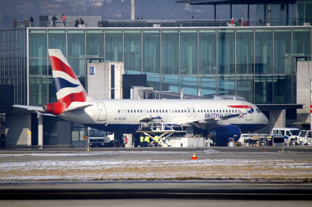 Ein Airbus A320-232 von British Airways mit der Kennung G-EUYB aufgenommen am 16.02.2010 am Zricher Flughafen.