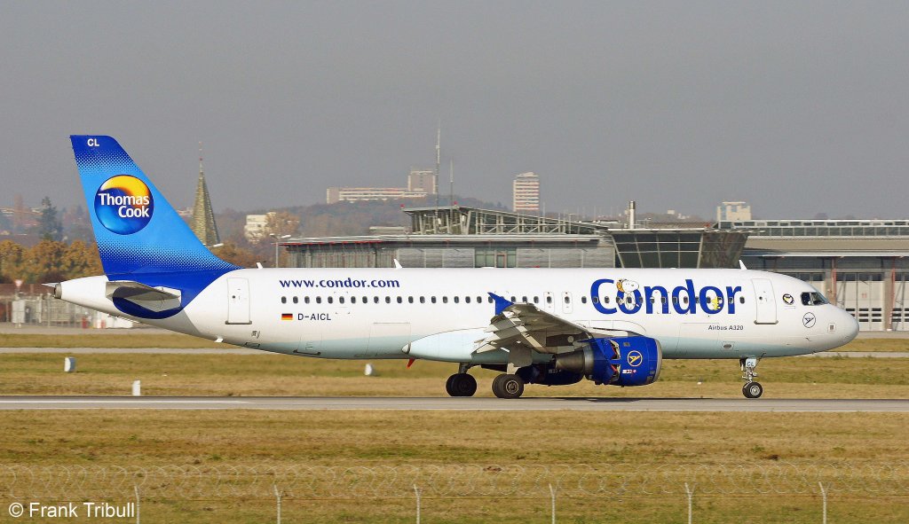 Ein Airbus A320-232 von Condor mit der Kennung D-AICL aufgenommen am 31.10.2011 am Stuttgarter Flughafen