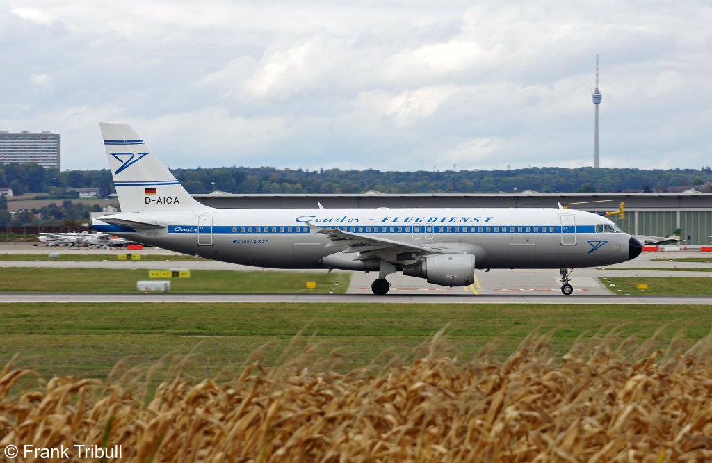 Ein Airbus A320-232 von Condor mit der Kennung D-AICA mit der Retro Lackierung aufgenommen am 03.10.2012 am Stuttgarter Flughafen 