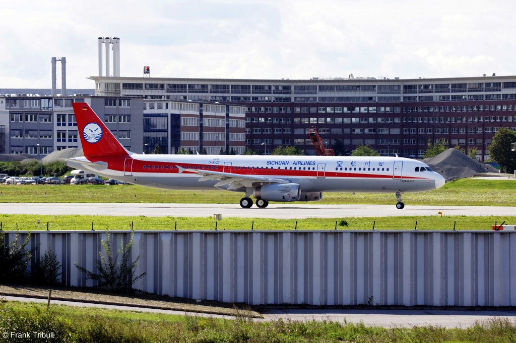 Ein Airbus A321-231 von Sichuan Airlines mit der Testkennung D-AVZR (spter B-6836) aufgenommen am 19.08.2011 am Flughafen Hamburg-Finkenwerder