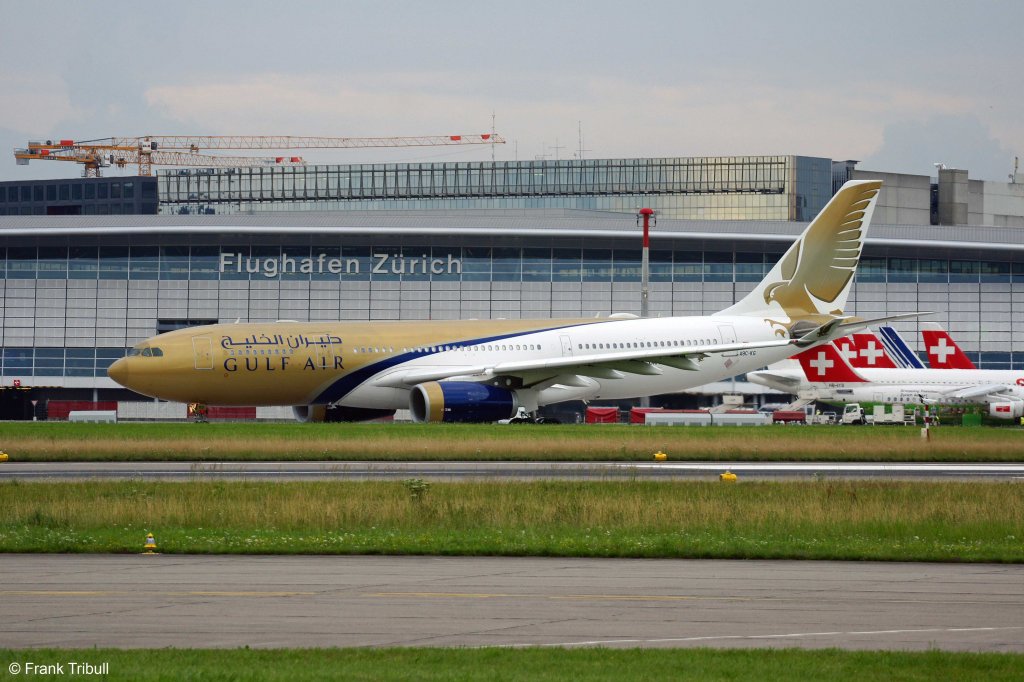 Ein Airbus A330-243 von Gulf Air mit der Kennung A9C-KG aufgenommen am 03.07.2012 auf dem Flughafen Zrich