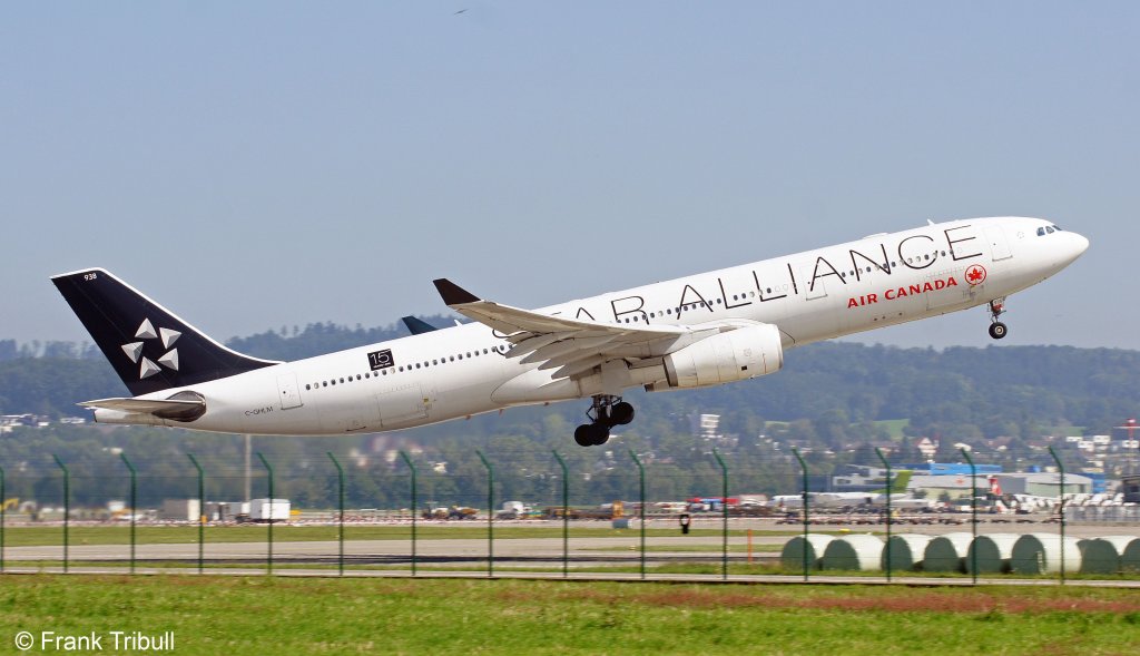 Ein Airbus A330-343X von Air Canada mit der Kennung C-GHLM in Star Alliance Lackierung aufgenommen am 08.09.2012 auf dem Flughafen Zrich
