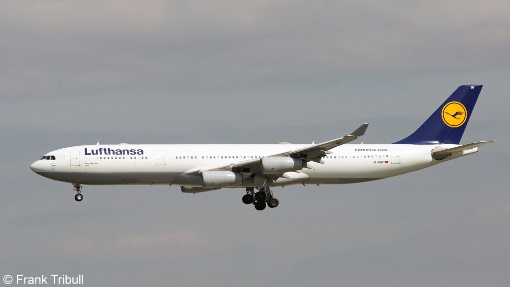 Ein Airbus A340-313X von Lufthansa mit der Kennung D-AIGY mit dem Taufnamen Lnen aufgenommen am 22.05.2010 auf dem Flughafen Frankfurt am Main   