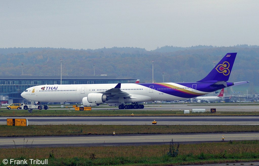 Ein Airbus A340-642 von Thai Airways International mit der Kennung
