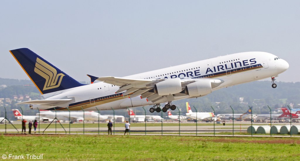 Ein Airbus A380-841 von Singapore Airlines mit der Kennung 9V-SKQ