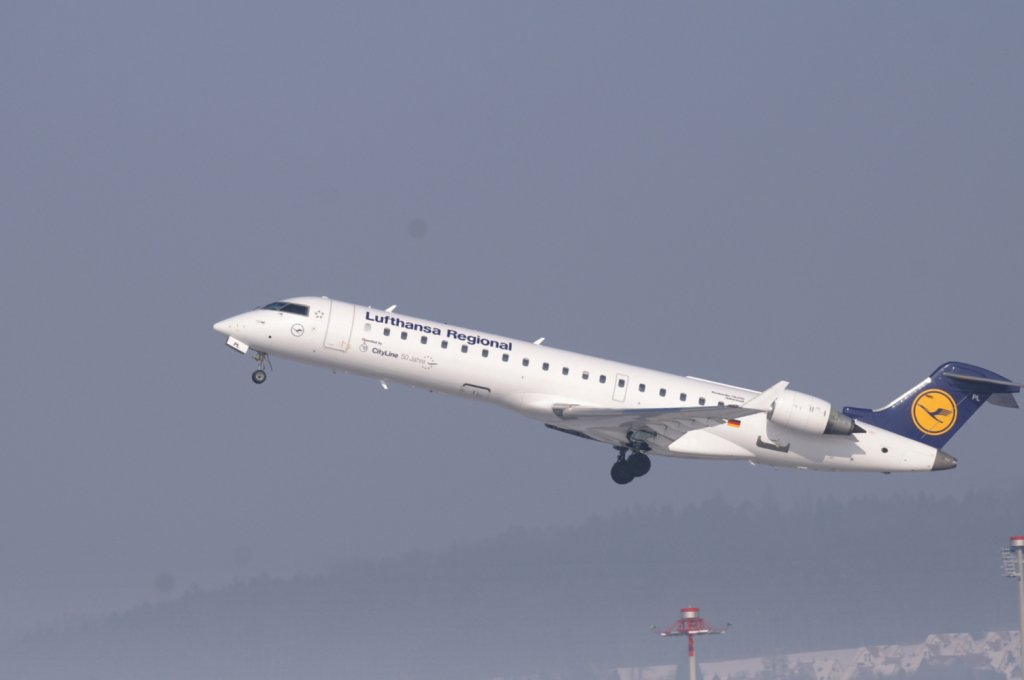 Ein Bombardier Inc CL-600-2C10 CRJ-701 der Lufthansa CityLine mit der Kennung D-ACPL(Taufname:Halberstadt)50 Jahre Logo aufgenommen am 16.02.2010 am Zricher Flughafen.