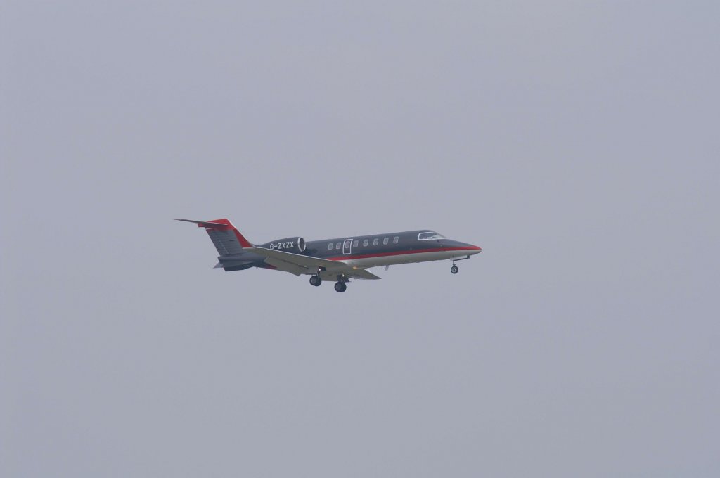 Ein LEARJET LJ45 von Gama Aviation mit der Kennung G-ZXZX aufgenommen am 04.04.2009 am Zricher Flughafen.