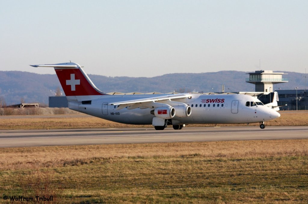 Eine 146 Avro RJ-100 von SWISS EUROPEAN AIRLINES mit der Kennung HB-IXO aufgenommen am 03.01.2010 auf dem EuroAirport Basel-Mhlhausen-Freiburg