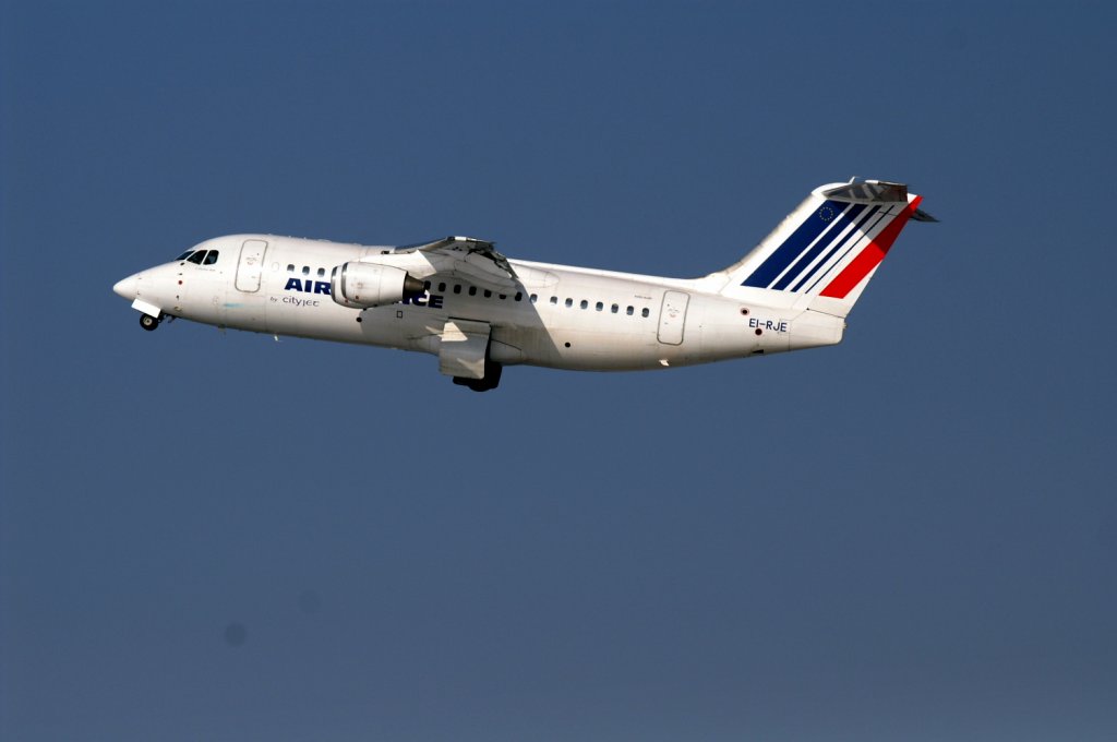 Eine 146 Avro RJ-85 von Air France(City Jet) mit der Kennung EI-RJE aufgenommen am 16.02.2010 am Zricher Flughafen.