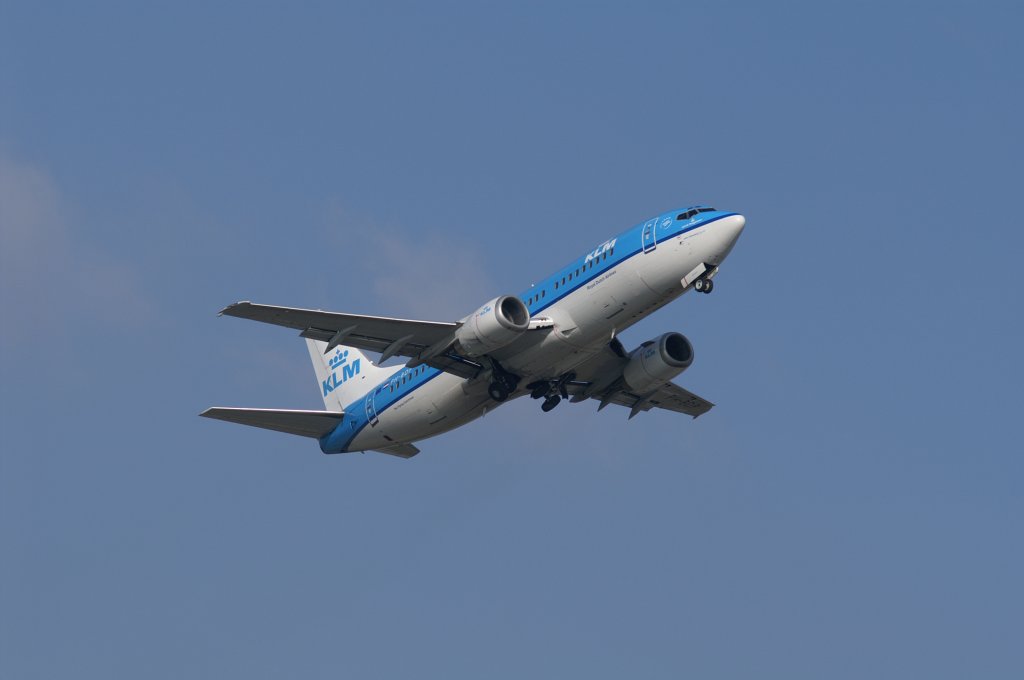 Eine Boeing 737-306 von KLM mit der Kennung PH-BDP aufgenommen am 01.11.07 am Zricher Flughafen.