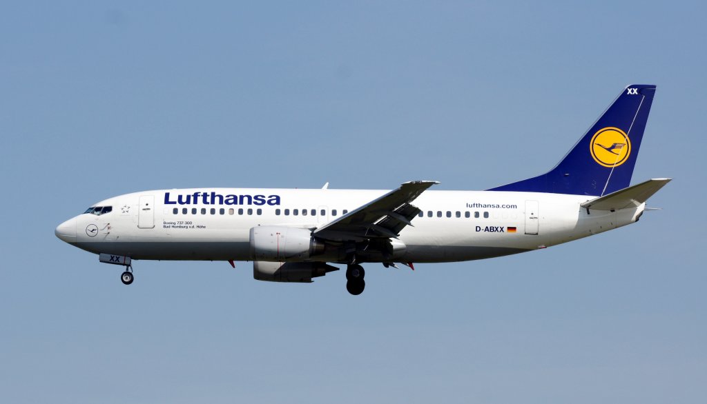 Eine Boeing 737-330 von Lufthansa mit der Kennung D-ABXX aufgenommen am 22.05.2010 auf dem Flughafen Frankfurt am Main