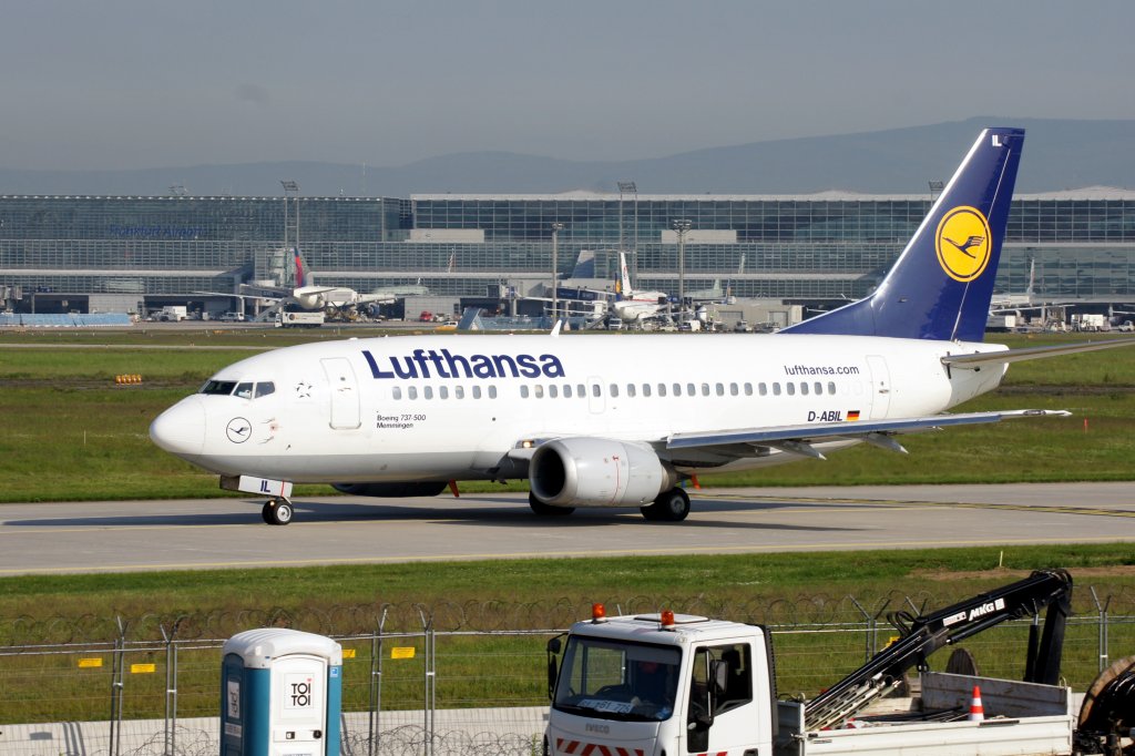 Eine Boeing 737-530 von Lufthansa mit der Kennung D-ABIL mit dem Taufnamen Memmingen aufgenommen am 22.05.2010 auf dem Flughafen Frankfurt am Main