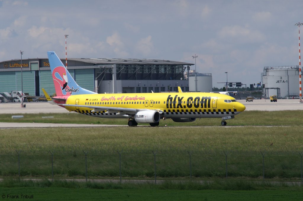 Eine Boeing 737-8K5/W von Hapag-Lloyd Express mit der Kennung D-AHFX aufgenommen am 30.05.2009 auf dem Flughafen Stuttgart