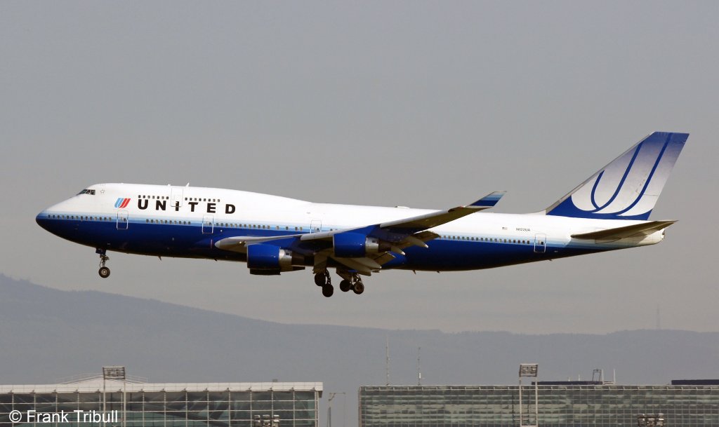 Eine Boeing 747-422 von United Airlines mit der Kennung N122UA aufgenommen am 22.05.2010 auf dem Flughafen Frankfurt am Main