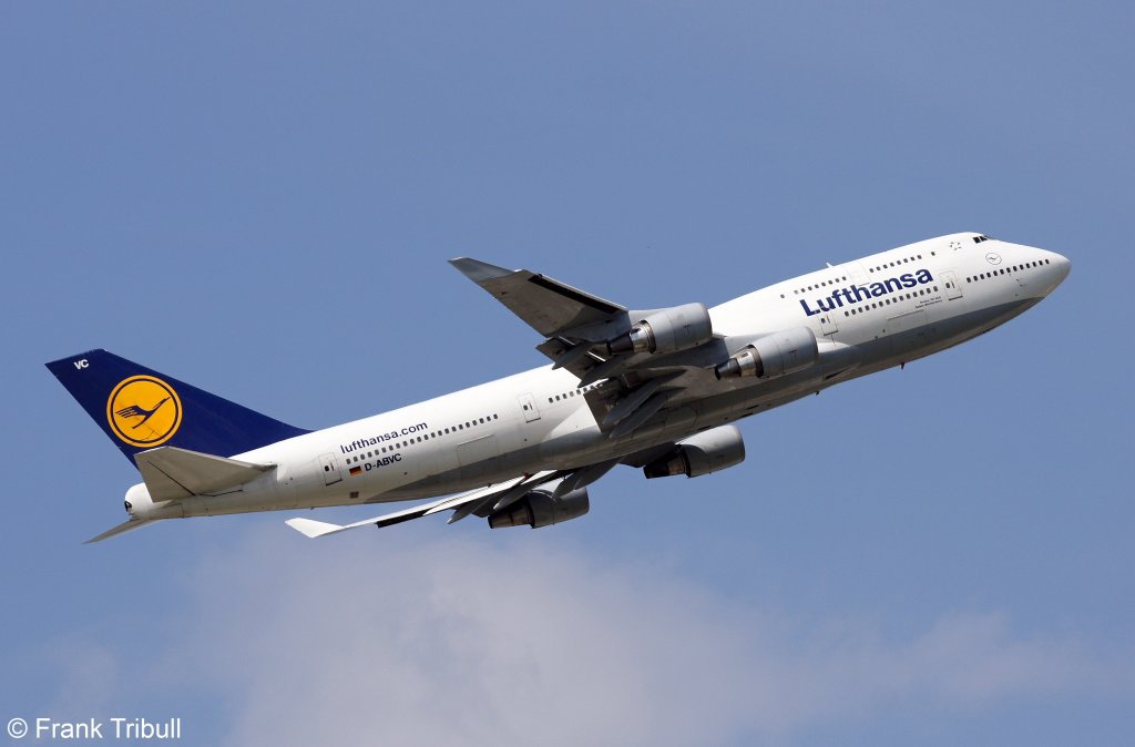 Eine Boeing 747-430 von Lufthansa mit der Kennung D-ABVC mit dem Taufnamen Baden-Wuerttemberg aufgenommen am 22.05.2010 auf dem Flughafen Frankfurt am Main 