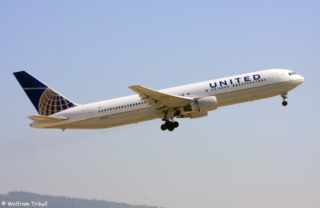 Eine Boeing 767-322ER von UNITED AIRLINES mit der Kennung N643UA aufgenommen am 08.09.2012 auf dem Flughafen Zrich