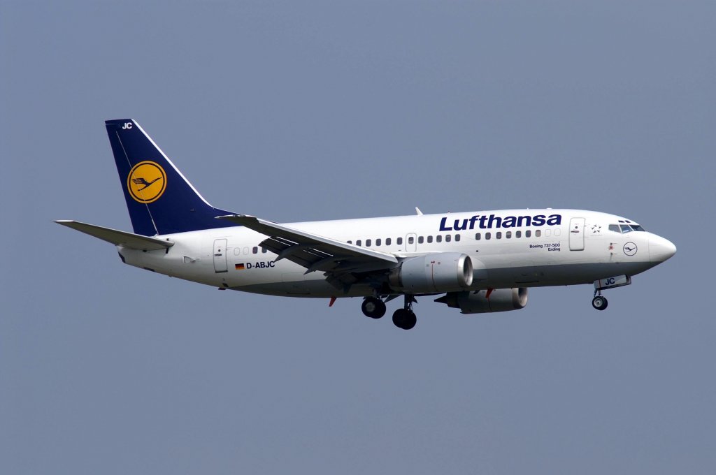 Eine Boeing B737-530 von Lufthansa mit der Kennung D-ABJC (Taufnamen:Erding) aufgenommen am 04.04.2009 am Züricher Flughafen.