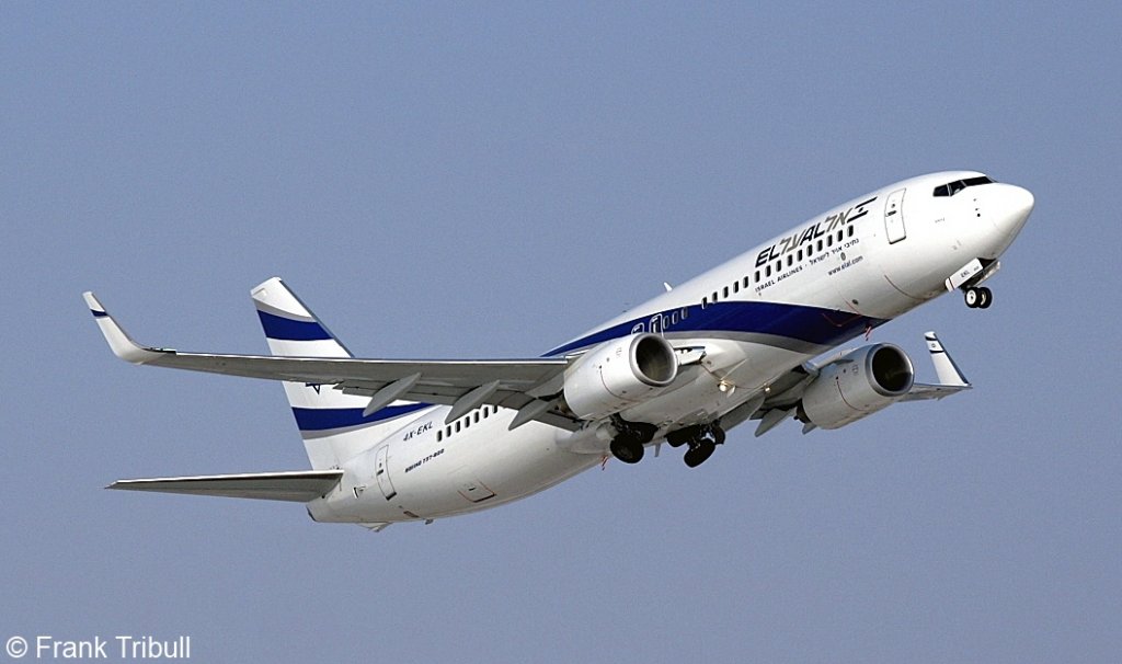 Eine Boeing B737-85P von Al Israel Airlines mit der Kennung 4X-EKL aufgenommen am 16.02.2010 am Zricher Flughafen.