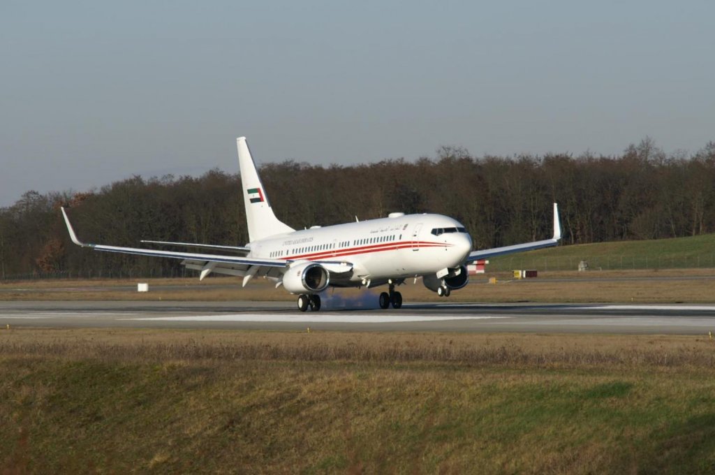 Eine Boeing B737-8AJ der Vereinigte Arabische Emirate (Dubai Air Wing) mit der Kennung A6-HEH aufgenommen am 03.01.2010 auf dem Flughafen Basel-Mlhausen-Freiburg (BSL)