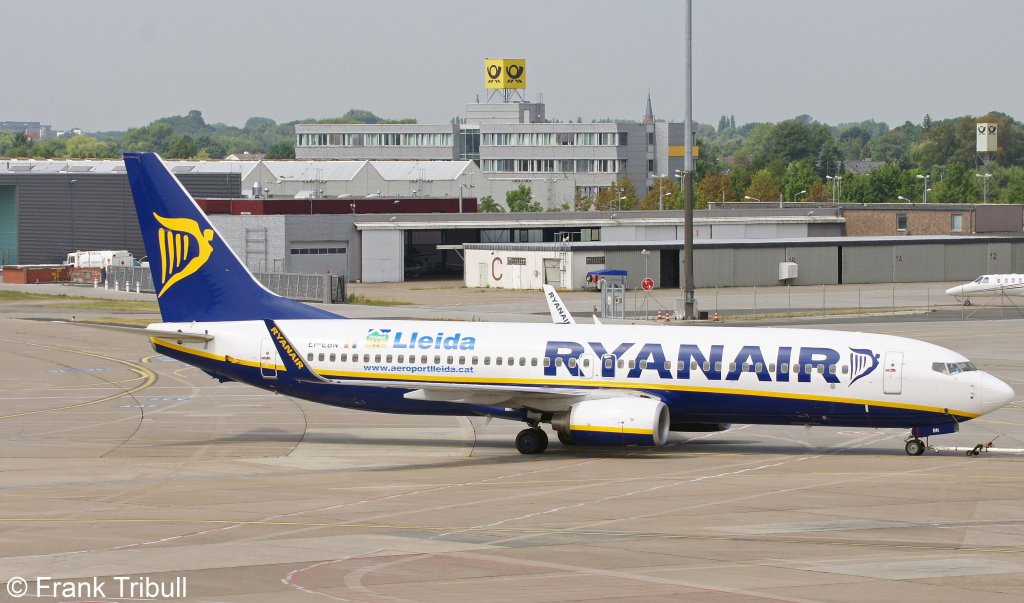 Eine Boeing B737-8AS/W von Ryanair Deutschland mit der Kennung EI-EBN