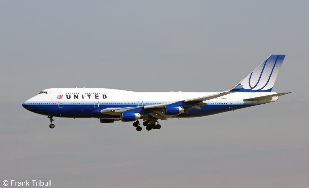 Eine Boeing B747-422 von United Airlines mit der Kennung N199UA