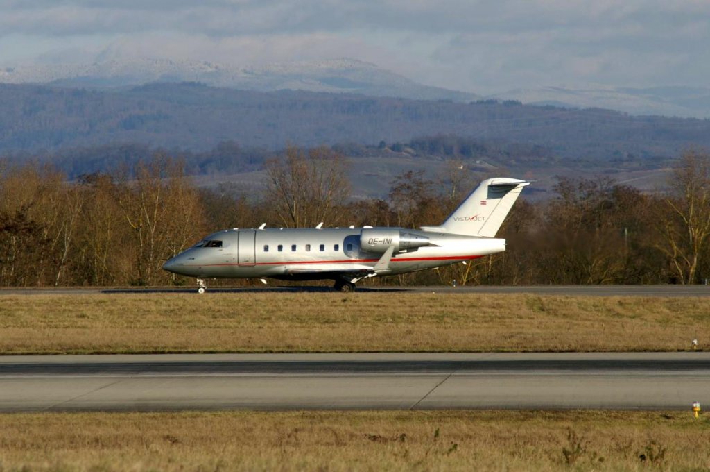 Eine Bombardier (Canadair) CL-600-2B16 Challenger 604 von VistaJet mit der Kennung OE-INI aufgenommen am 03.01.2009 auf dem EuroAirport Basel-Mhlhausen-Freiburg