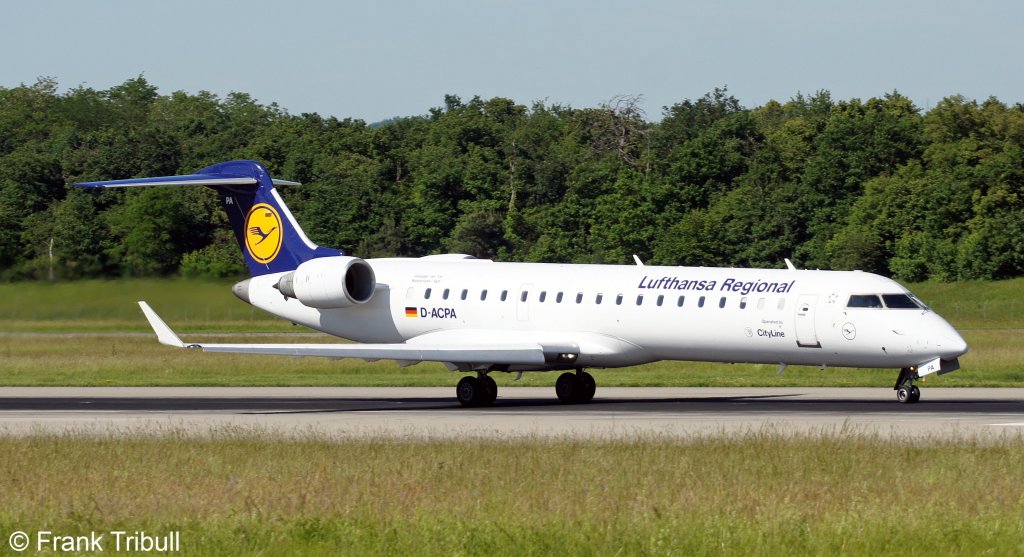 Eine Bombardier Inc CL-600-2C10 CRJ-700 von Lufthansa CityLine mit der Kennung D-ACPA (Taufname Westerland/Sylt)aufgenommen am 05.06.2010 auf dem Flughafen EuroAirport Basel-Mhlhausen-Freiburg  