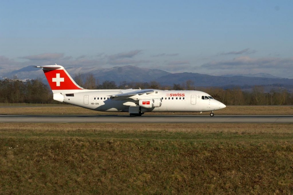 Eine British Aerospace Avro 146 RJ-100 von Swiss European Airlines mit der
Kennung HB-IXN aufgenommen am 03.01.2009 auf dem EuroAirport Basel-Mhlhausen-Freiburg