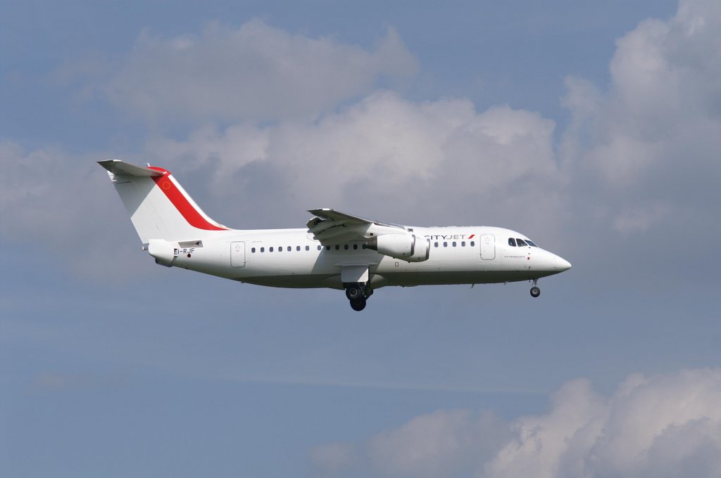 Eine British Aerospace Avro RJ 85 von City Jet mit der Kennung EI-RJF aufgenommen am 15.09.2007 auf dem Flughafen Zrich
