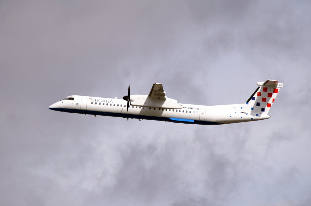 Eine De Havilland Canada DHC-8-402 Dash 8 von Croatia Airlines mit der Kennung 9A-CQD aufgenommen am 28.03.2010 auf dem Flughafen Zrich.