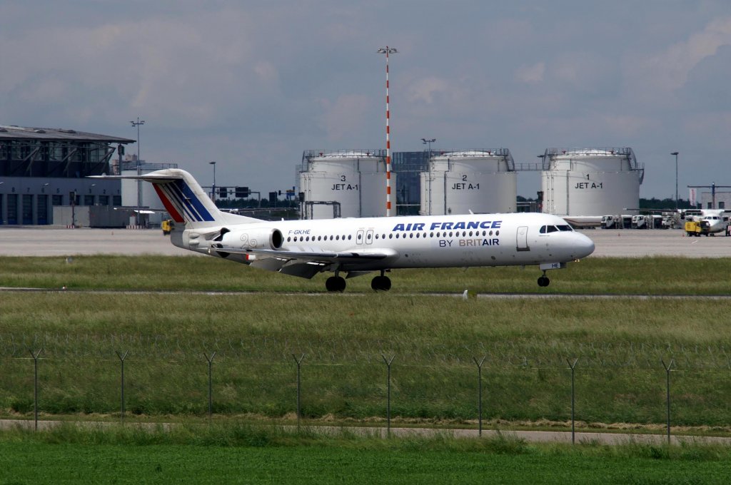 Eine Fokker 100 (F28-0100)von  Air France (Britair) mit der Kennung F-GKHE
aufgenommen am 30.05.2009 auf dem Flughafen Stuttgart