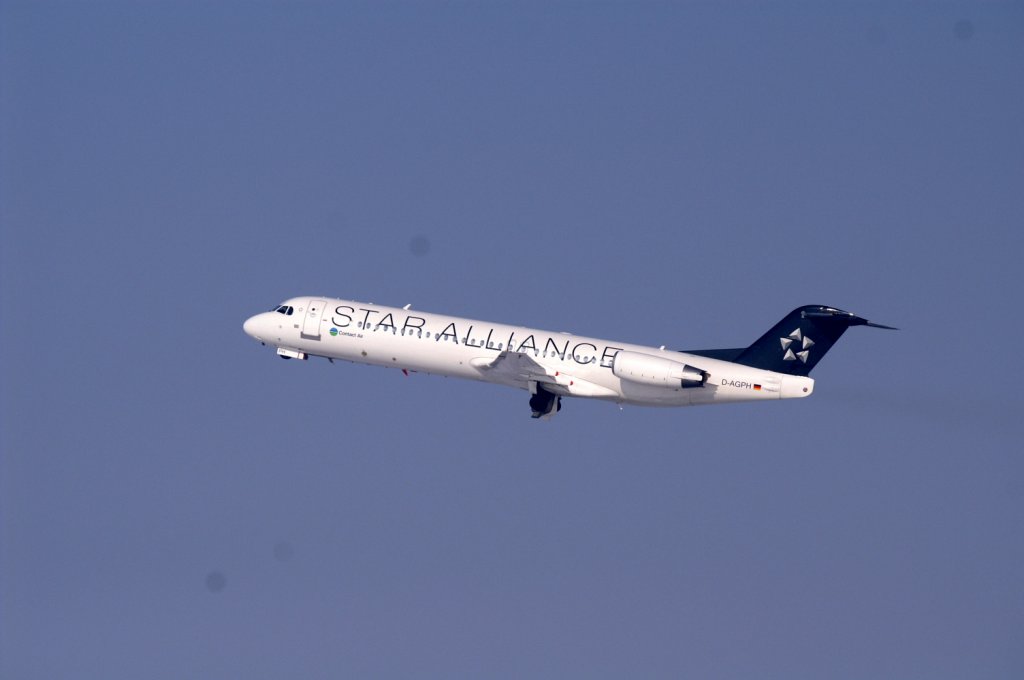 Eine Fokker 100(F28-0100) von Contactair mit der Kennung D-AGPH aufgenommen am 16.02.2010 am Zricher Flughafen.