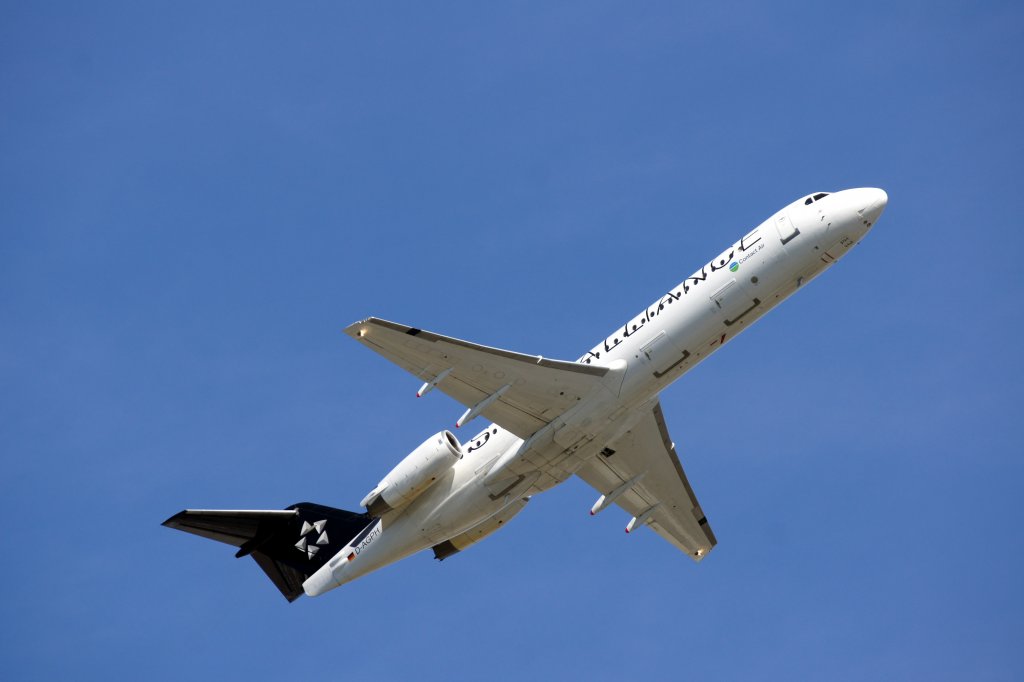 Eine Fokker 100(F28-0100) von Contactair mit der Kennung D-AGPH aufgenommen am 03.10.2010 am Zricher Flughafen.