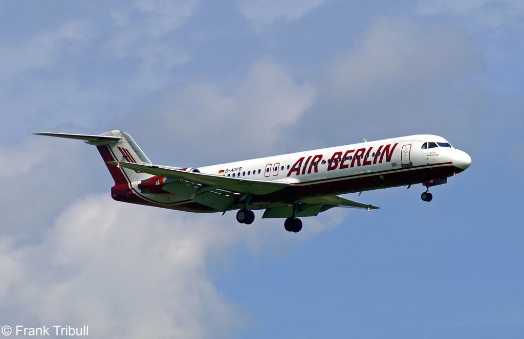 Eine Fokker der Air Berlin mit der Kennung D-AGPB (Taufname